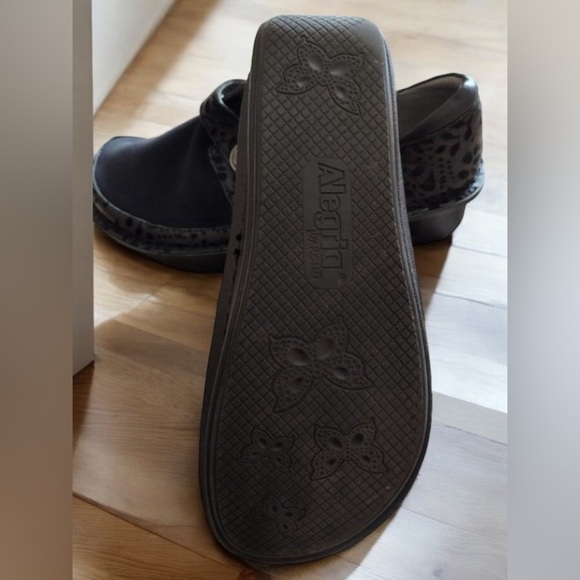 New without tags Alegria Aristoclass Black Slip on Clogs sz 7/7.5 - Picture 3 of 8